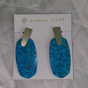 Kendra Scott Aragon Gold drop earrings